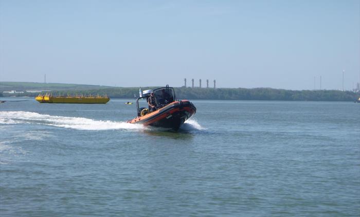 Boating near Neyland and close to the Jolly Roger Pub, Burton. RYA Powerboat Training Levels Entry to Advanced. Many clients book extra stay days to e